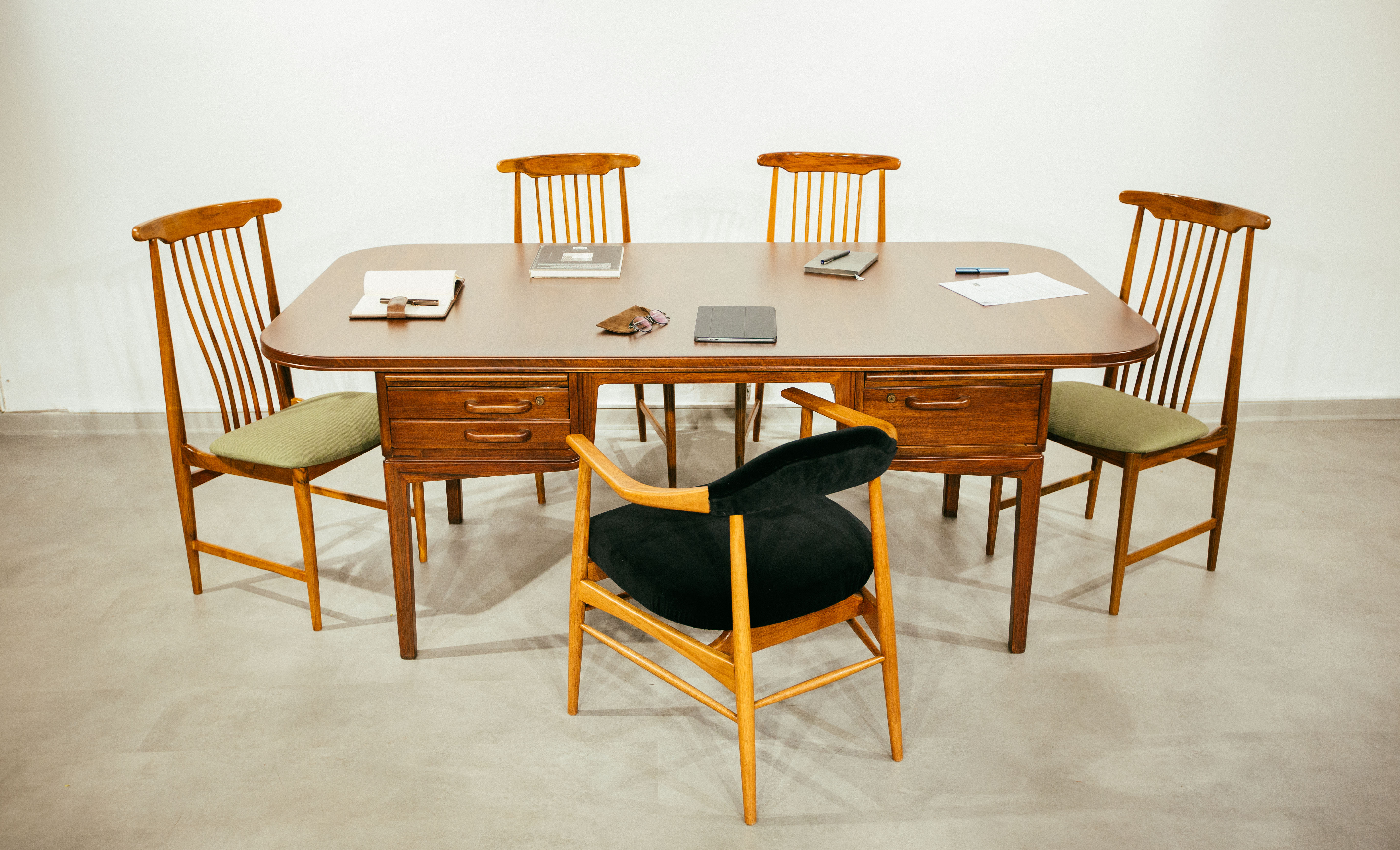 A Kågens Industrier AB marka , 1960s, maun ağacı yazı masası 